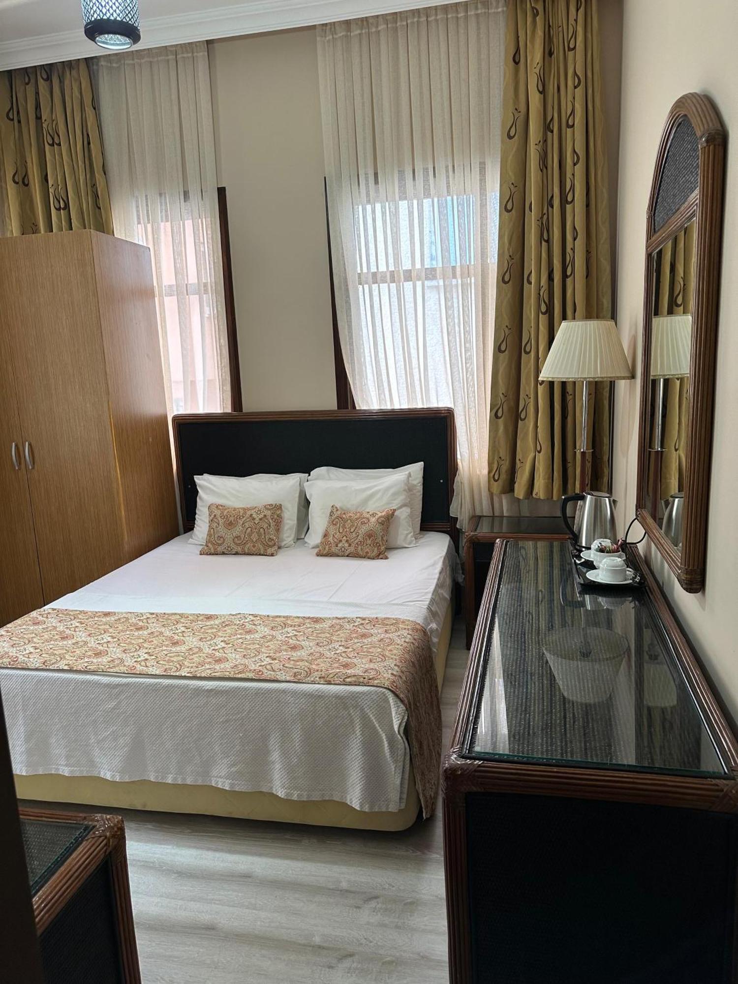 Loost Town Inn Hotel Antalya Bagian luar foto