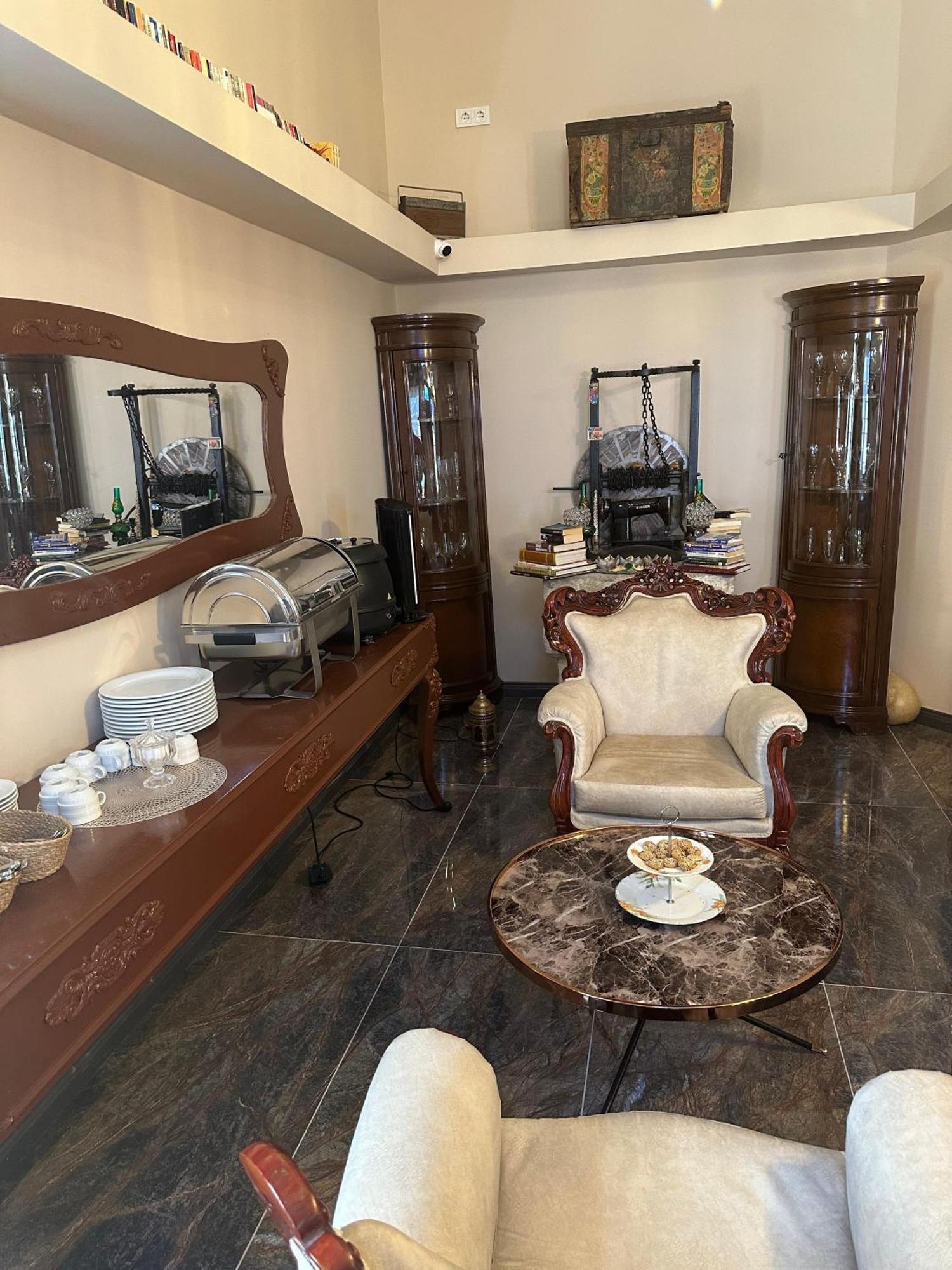 Loost Town Inn Hotel Antalya Bagian luar foto