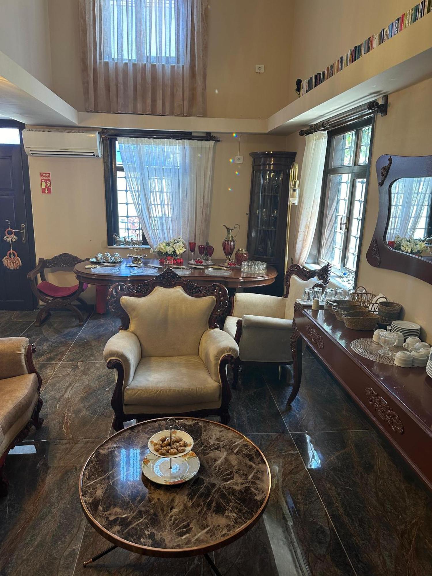 Loost Town Inn Hotel Antalya Bagian luar foto