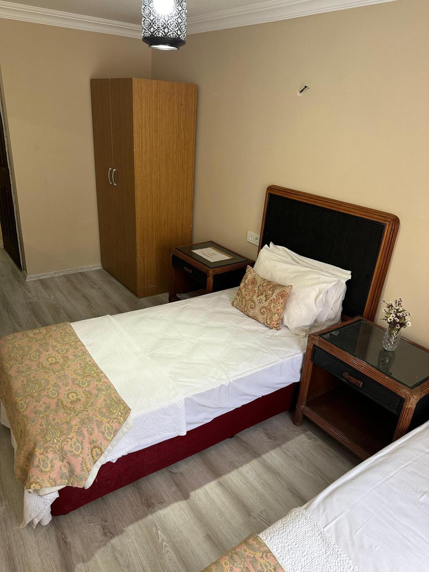 Loost Town Inn Hotel Antalya Bagian luar foto