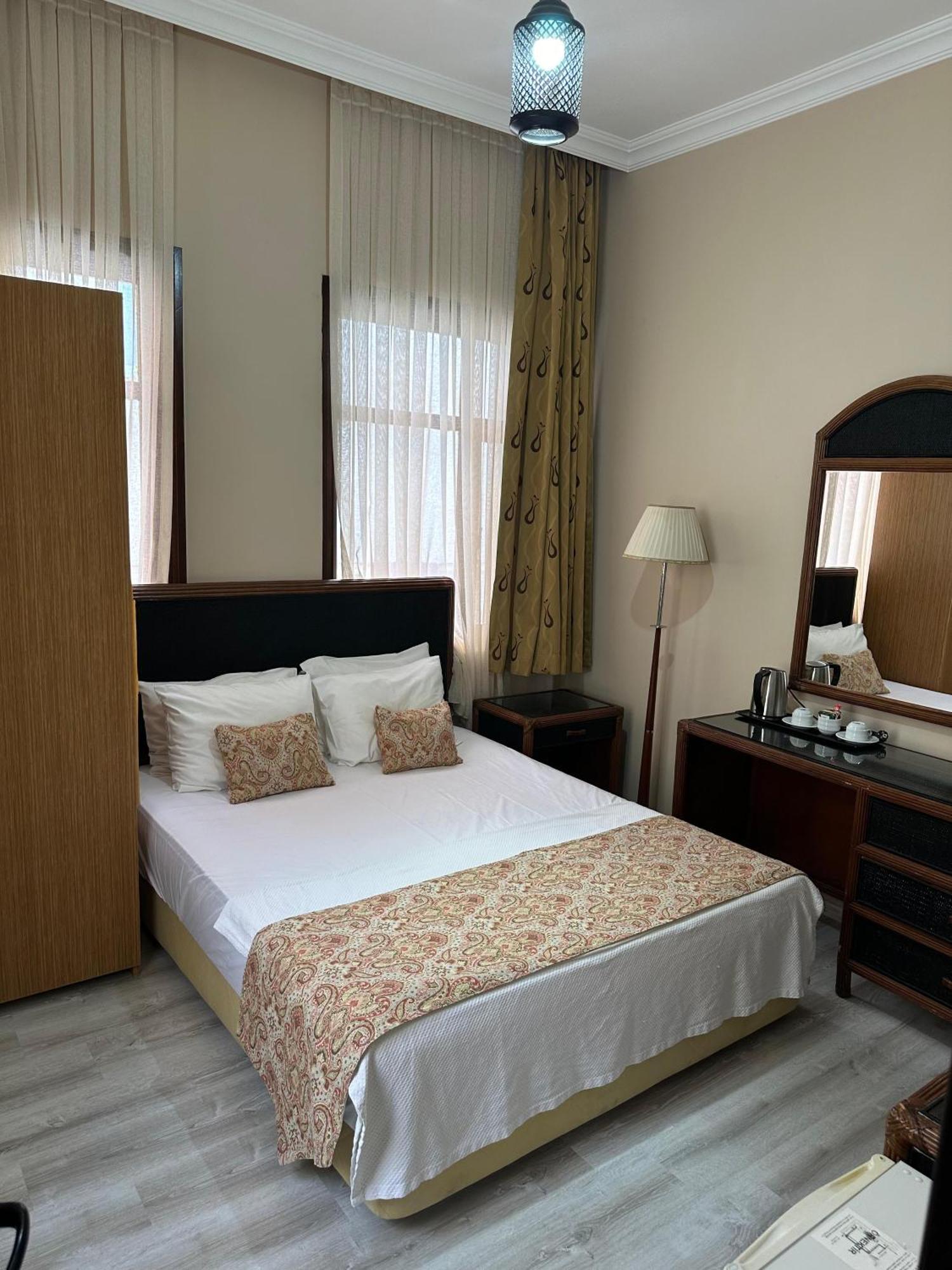 Loost Town Inn Hotel Antalya Bagian luar foto