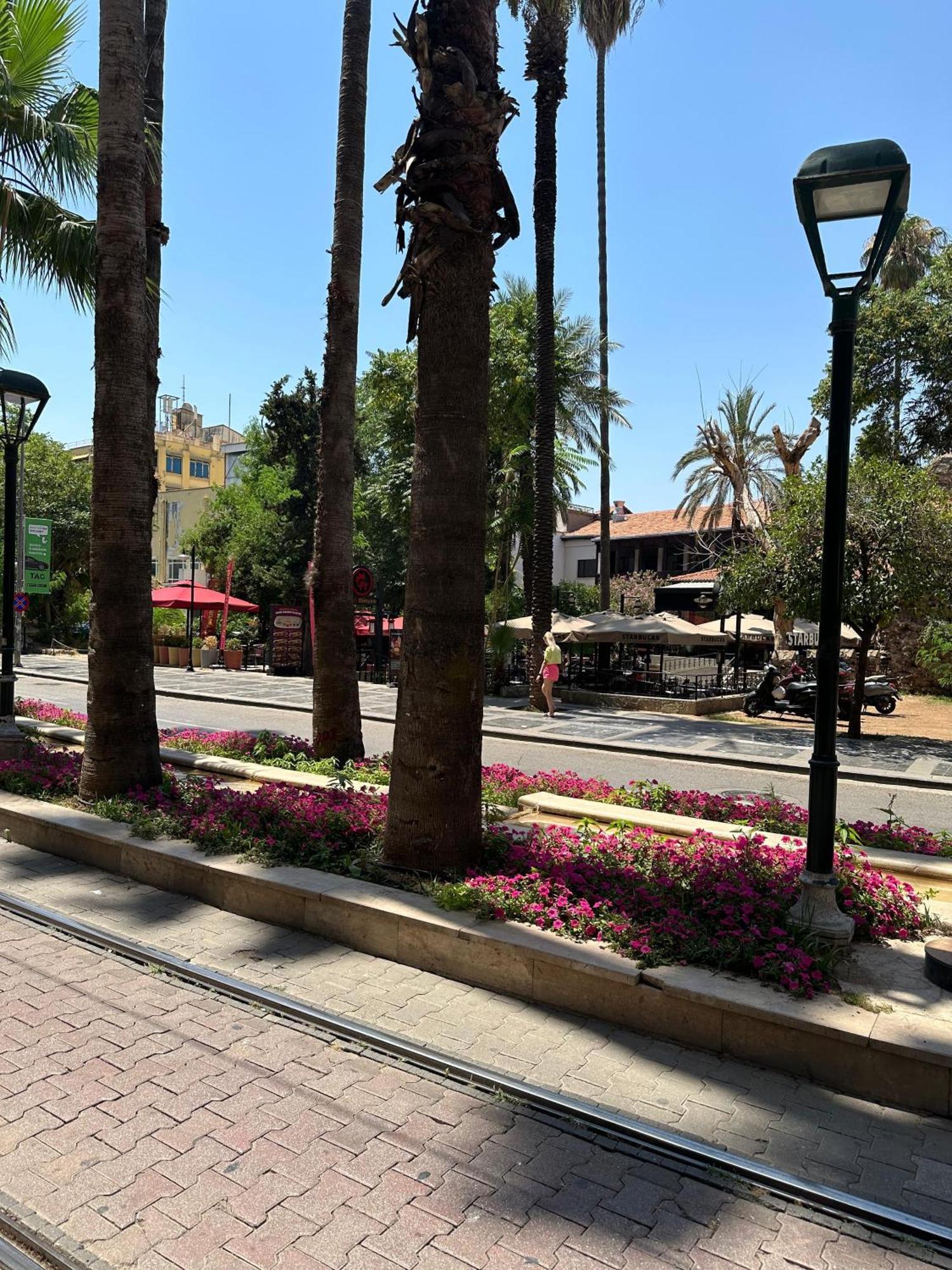 Loost Town Inn Hotel Antalya Bagian luar foto
