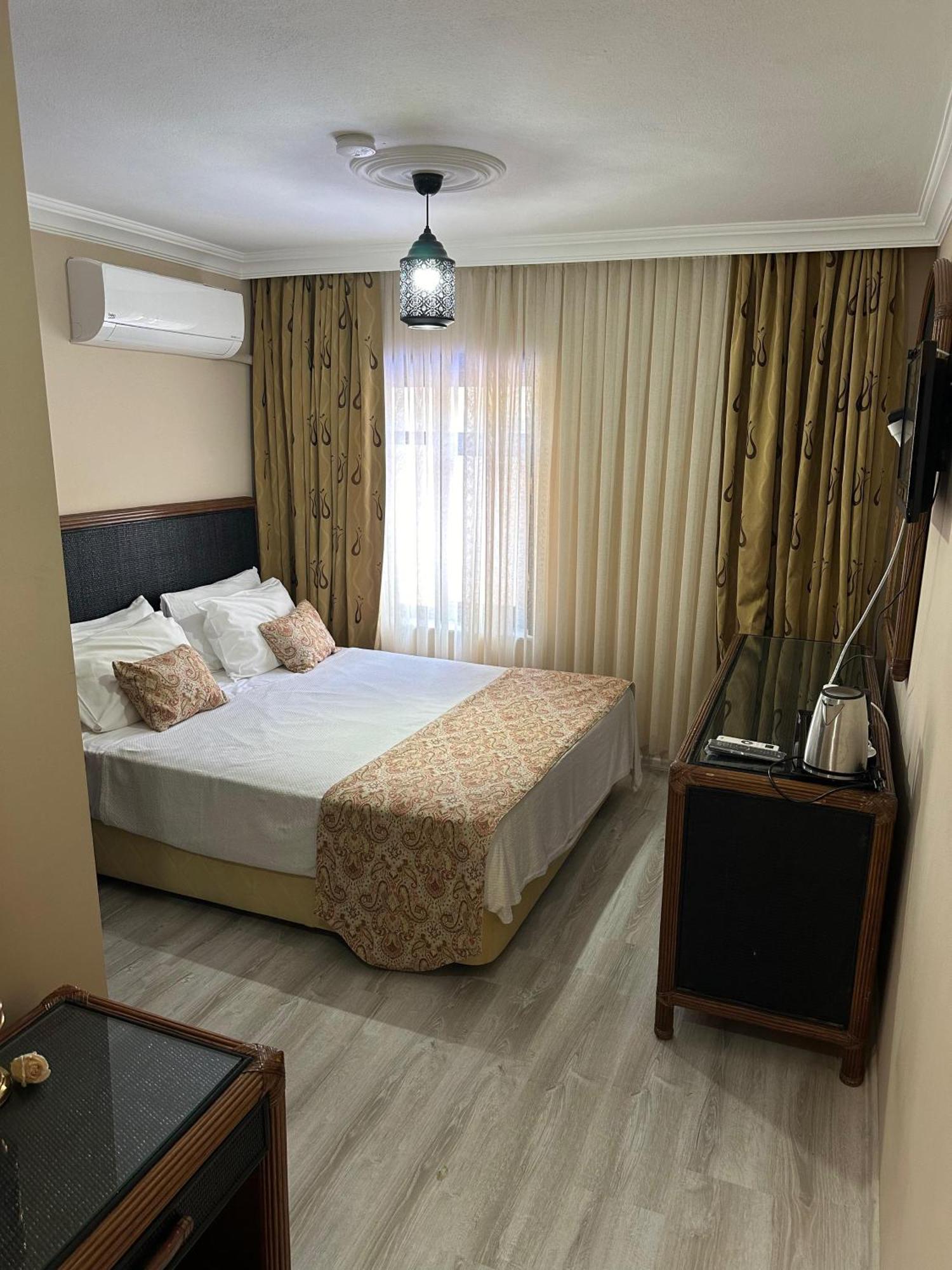 Loost Town Inn Hotel Antalya Bagian luar foto