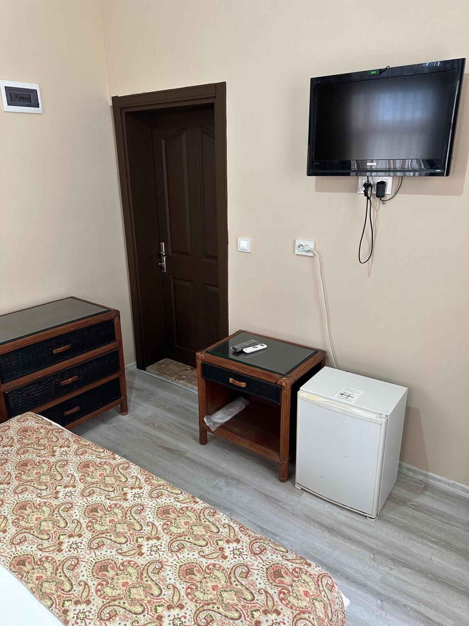 Loost Town Inn Hotel Antalya Bagian luar foto